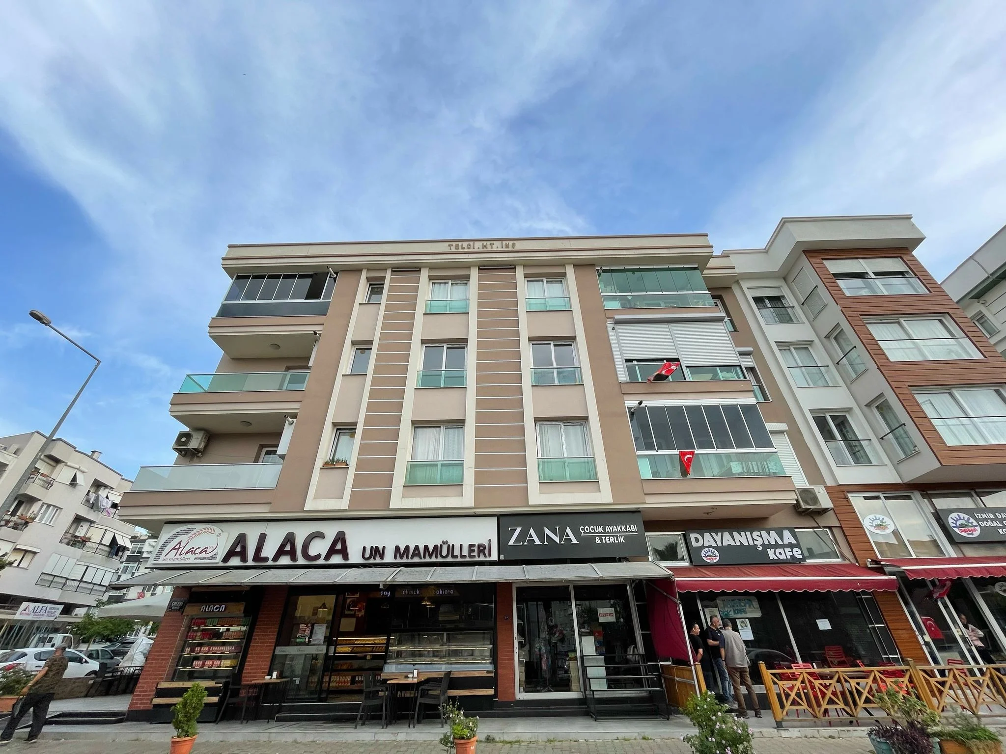Narlıdere Çamtepe Genç Binada Satılık 2+1 Daire 