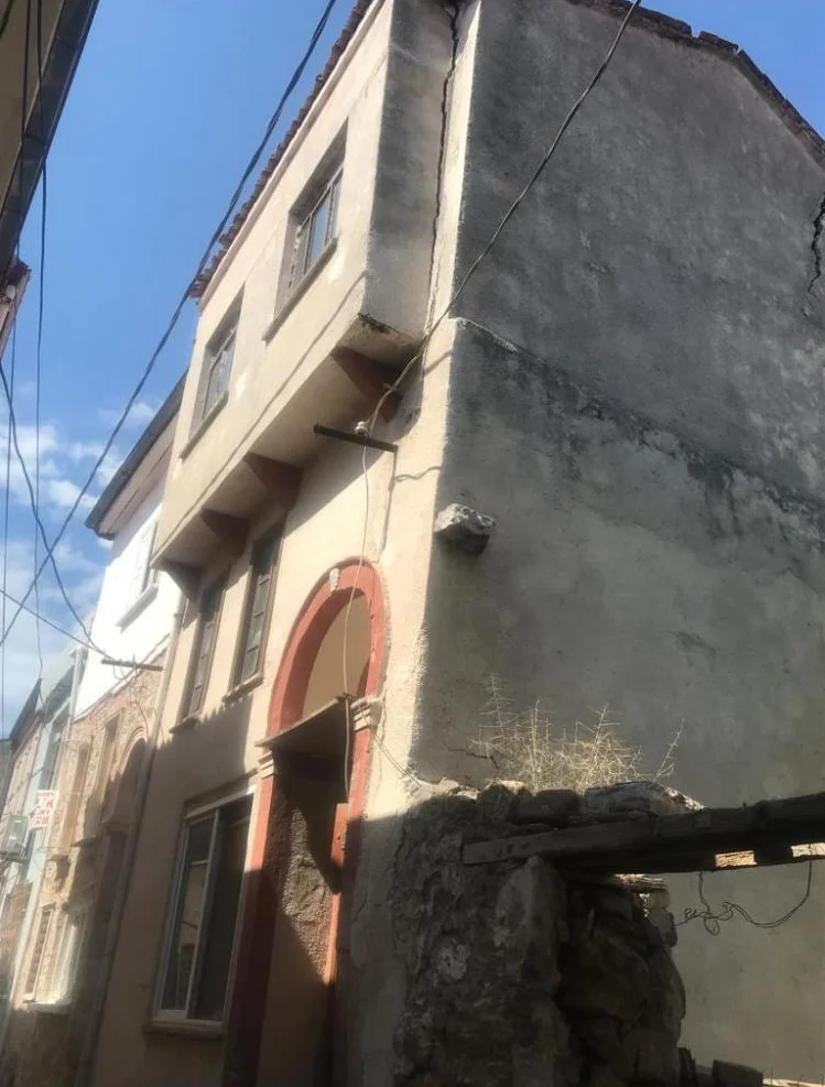 TURPA MİNADA'dan Satılık Ayvalık Merkezde Tarihi Rum Taş Ev ve Arsa