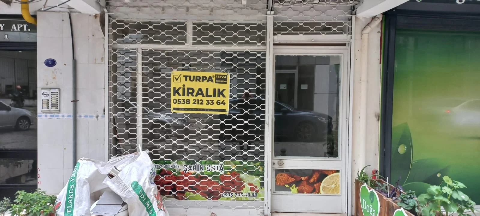 Bornova Merkezde Satılık Boş Dükkan!