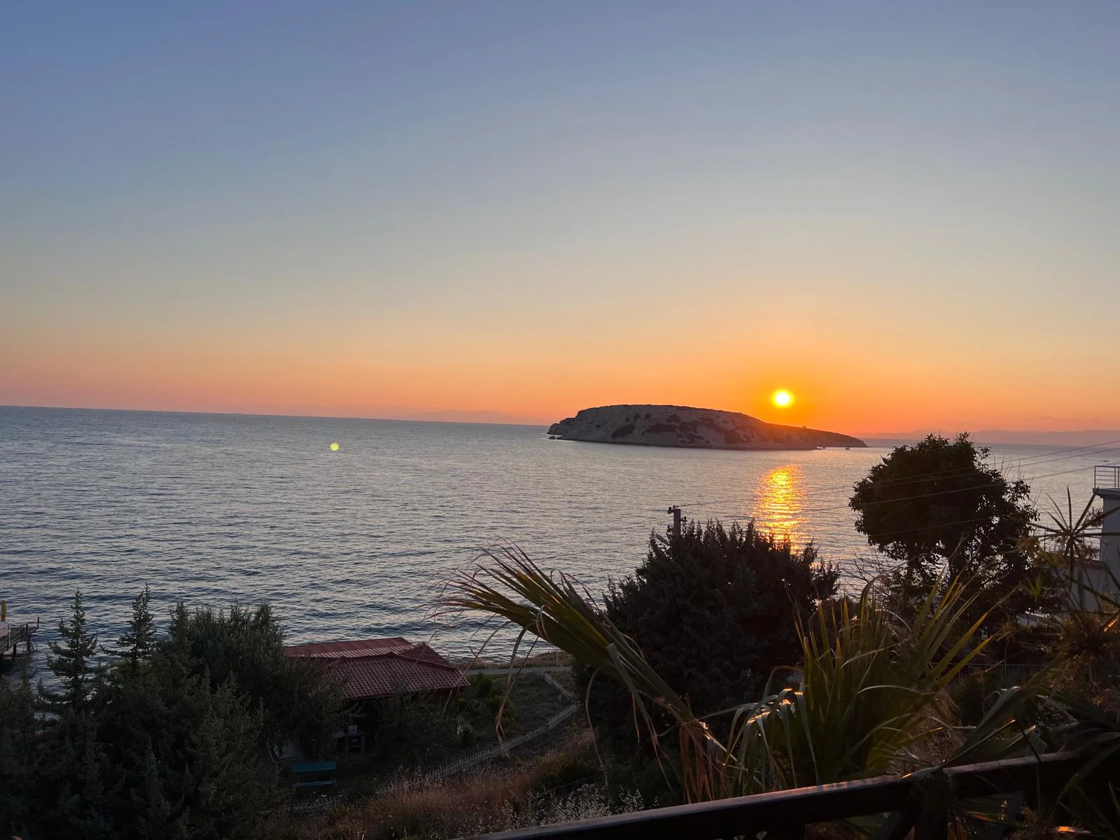 İZMİR KARABURUN KUYUCAK MEVKİ DENİZ MANZARALI 3+1 SATILIK VİLLA