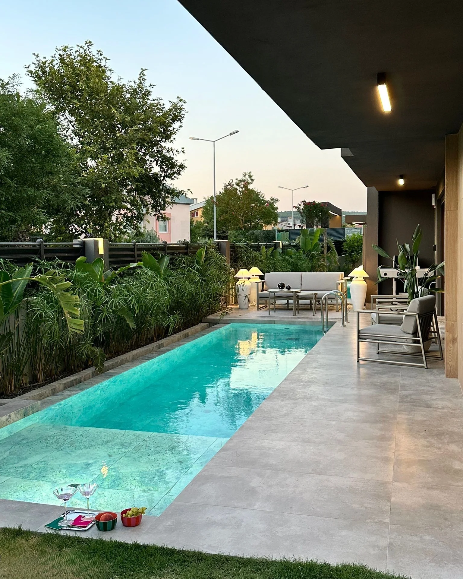 Gaziemir Avlu Sitesinde Müstakil Bahçeli Satılık Sıfır 4+1 Villa
