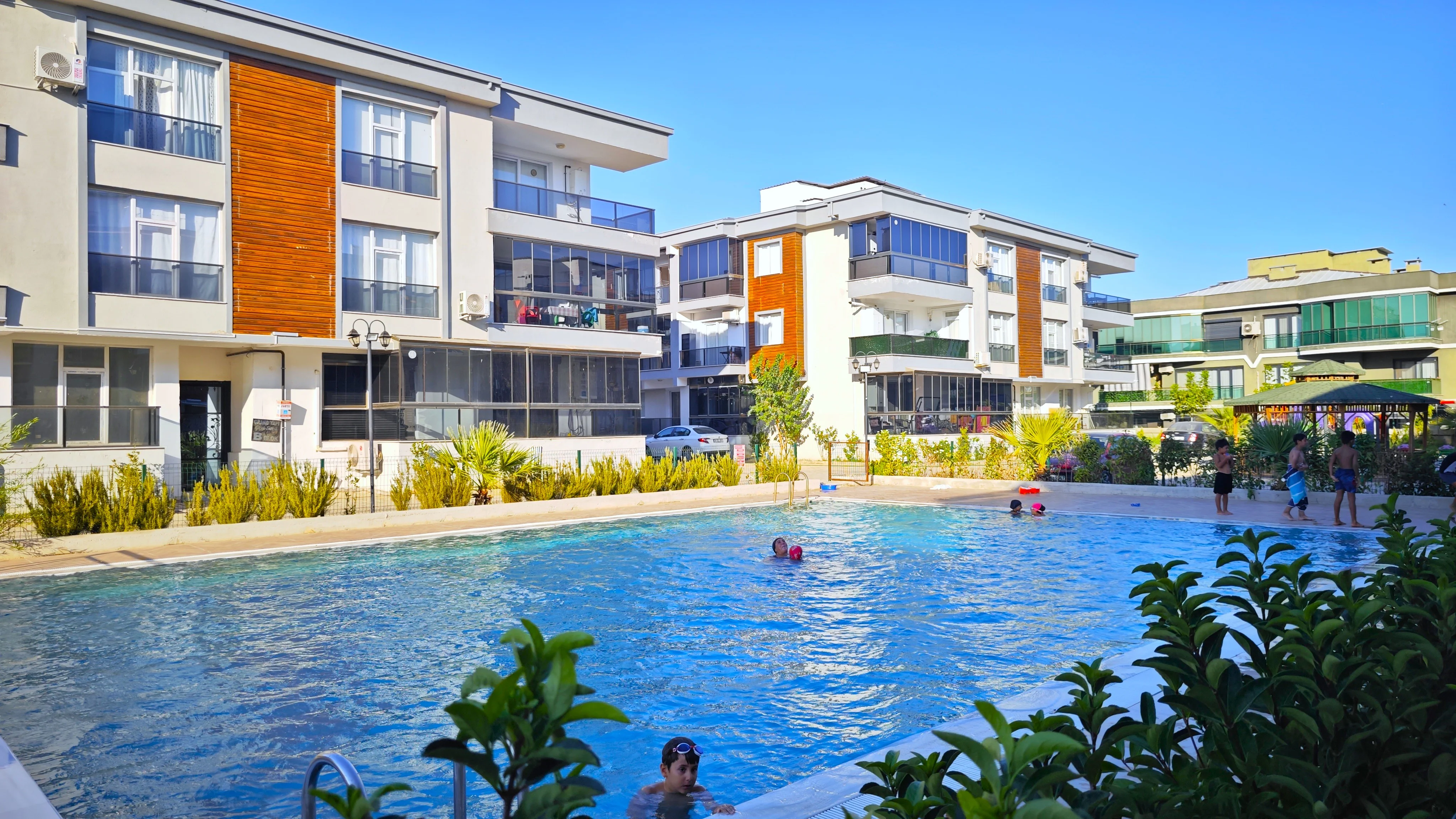 HAVUZLU SİTEDE SIFIR 2+1 KİRALIK DAİRE