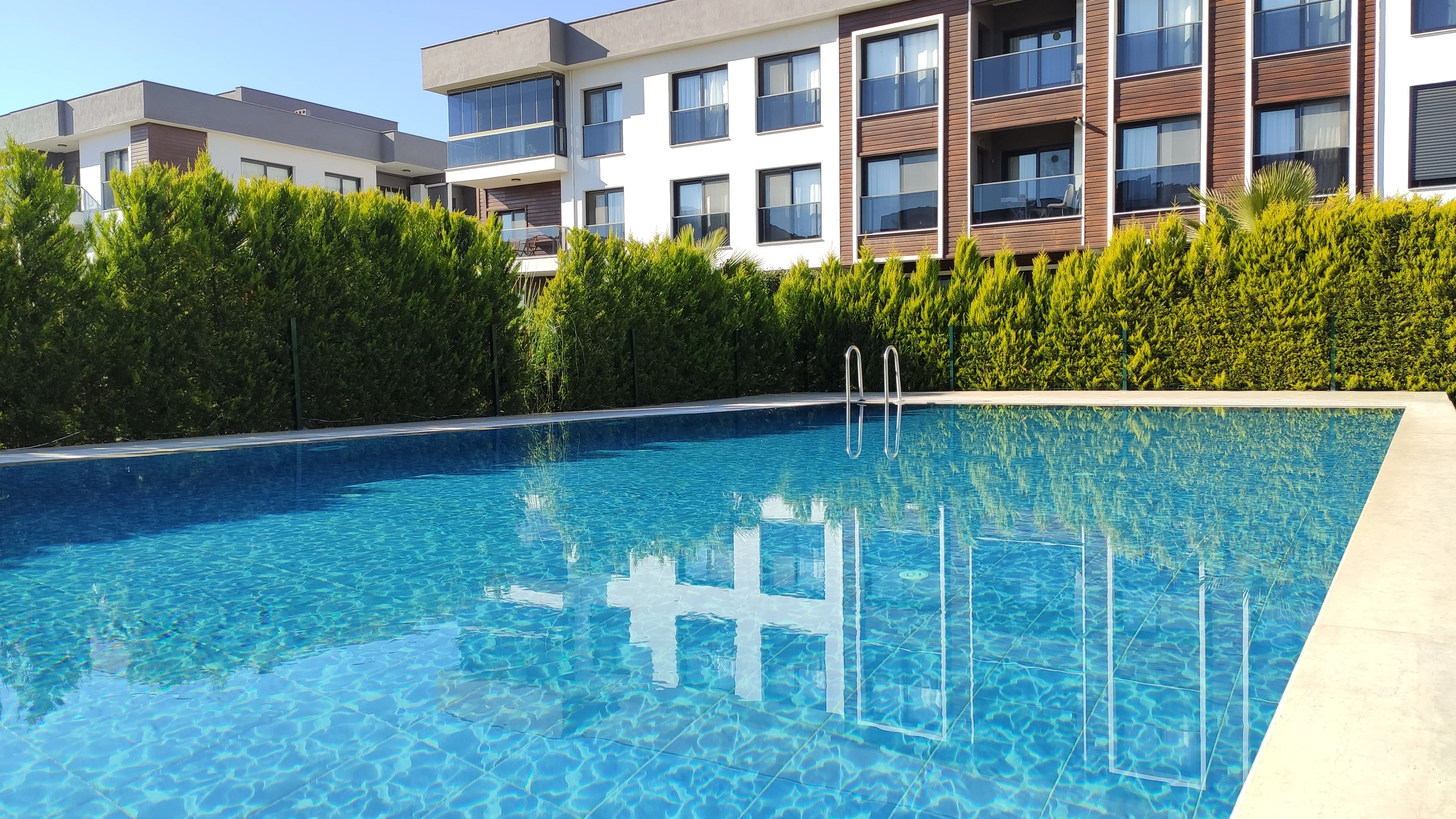 SİTE İÇİNDEN | KİRALIK 3+1 | HAVUZLU | ÇİFT BALKON