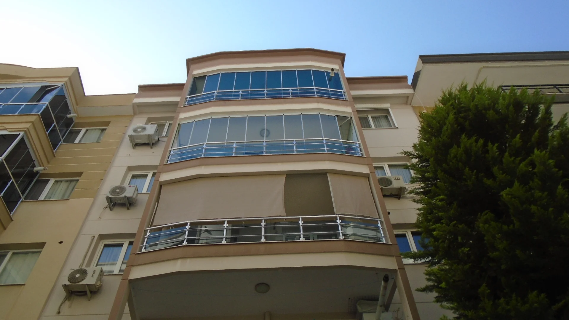 2+1 APARTMENT FOR RENT IN KARŞIYAKA YALI NEIGHBORHOOD, NEAR TRAM AND İZBAN STATION.