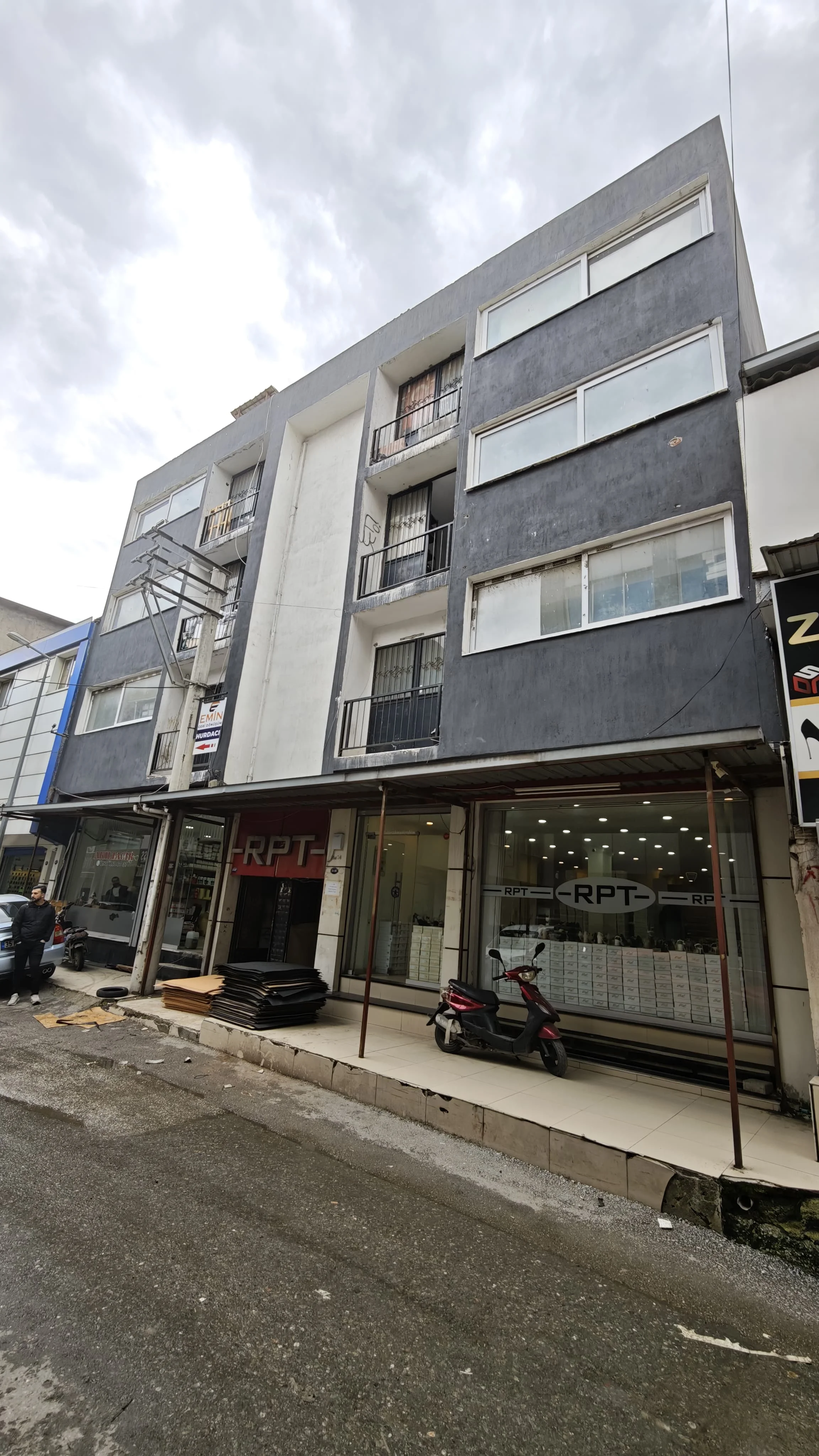 Ayakkabıcılar Sitesi'nde Yüksek Kira Getirili Satılık 2 Bina TURPA FEYZA