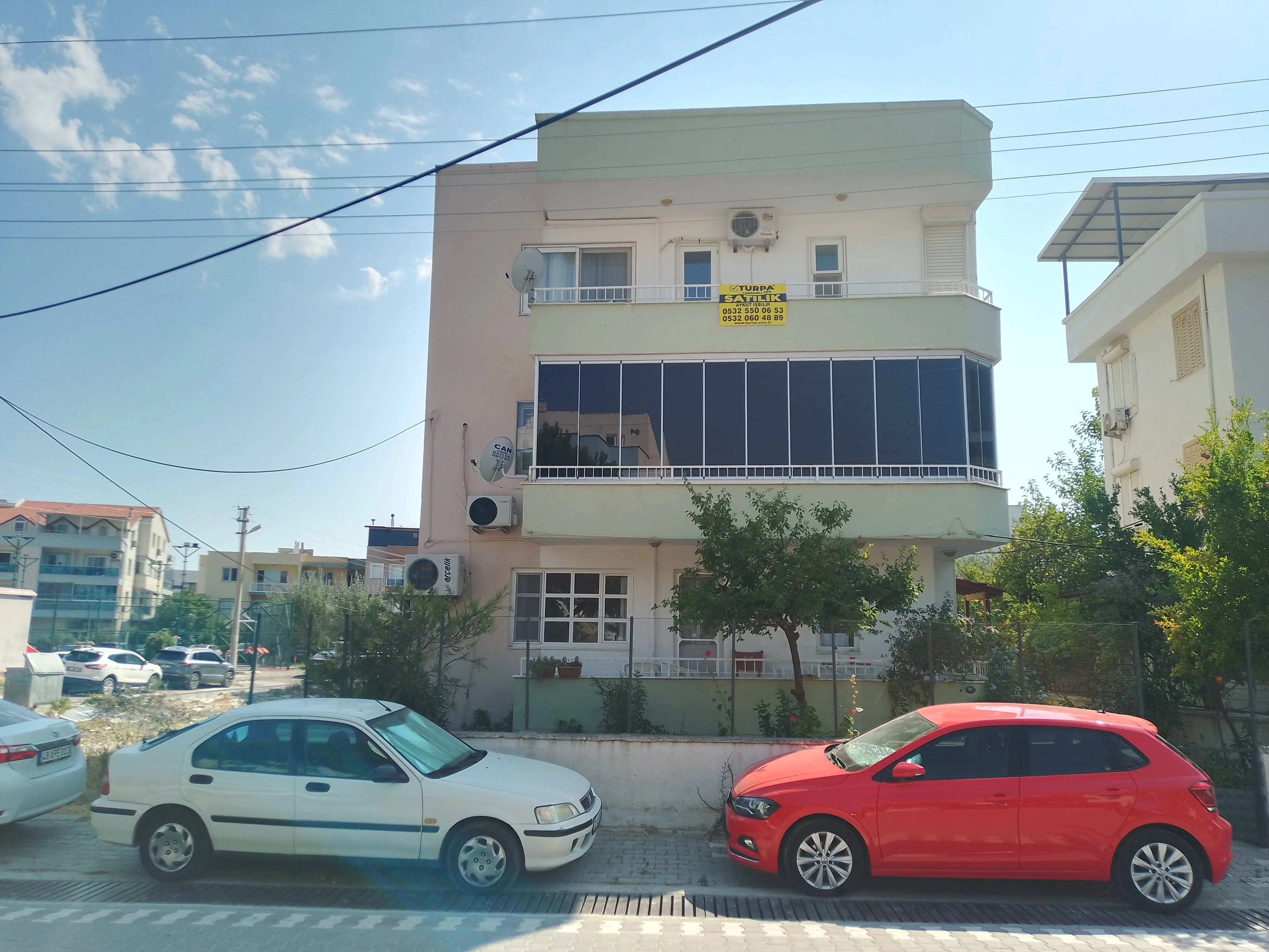 Köroğlu caddesi üzerinde satılık daire 