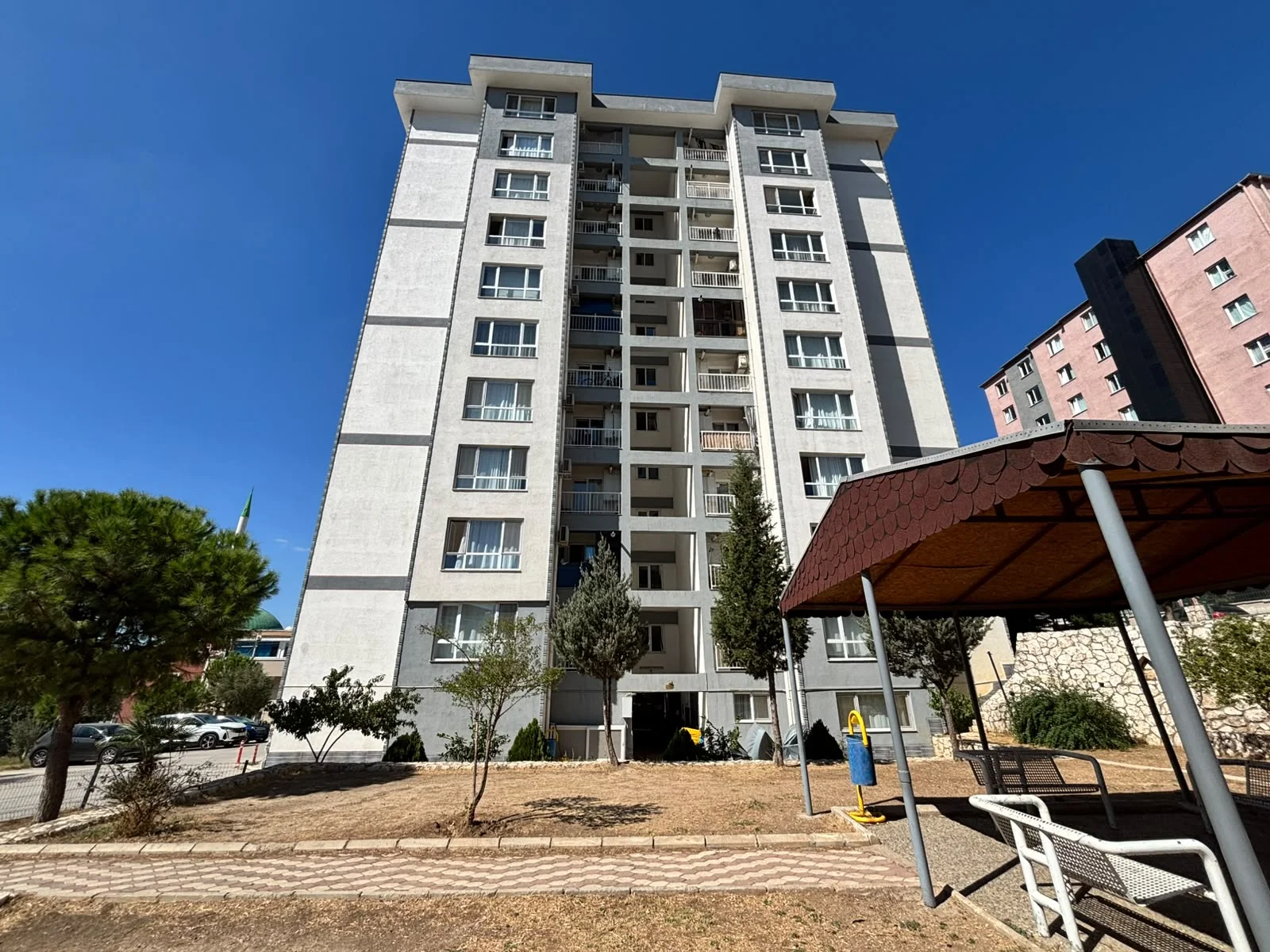 TURPA'DAN MAVİ YAKA SİTESİNDE 3+1 EŞYALI KİRALIK DAİRE