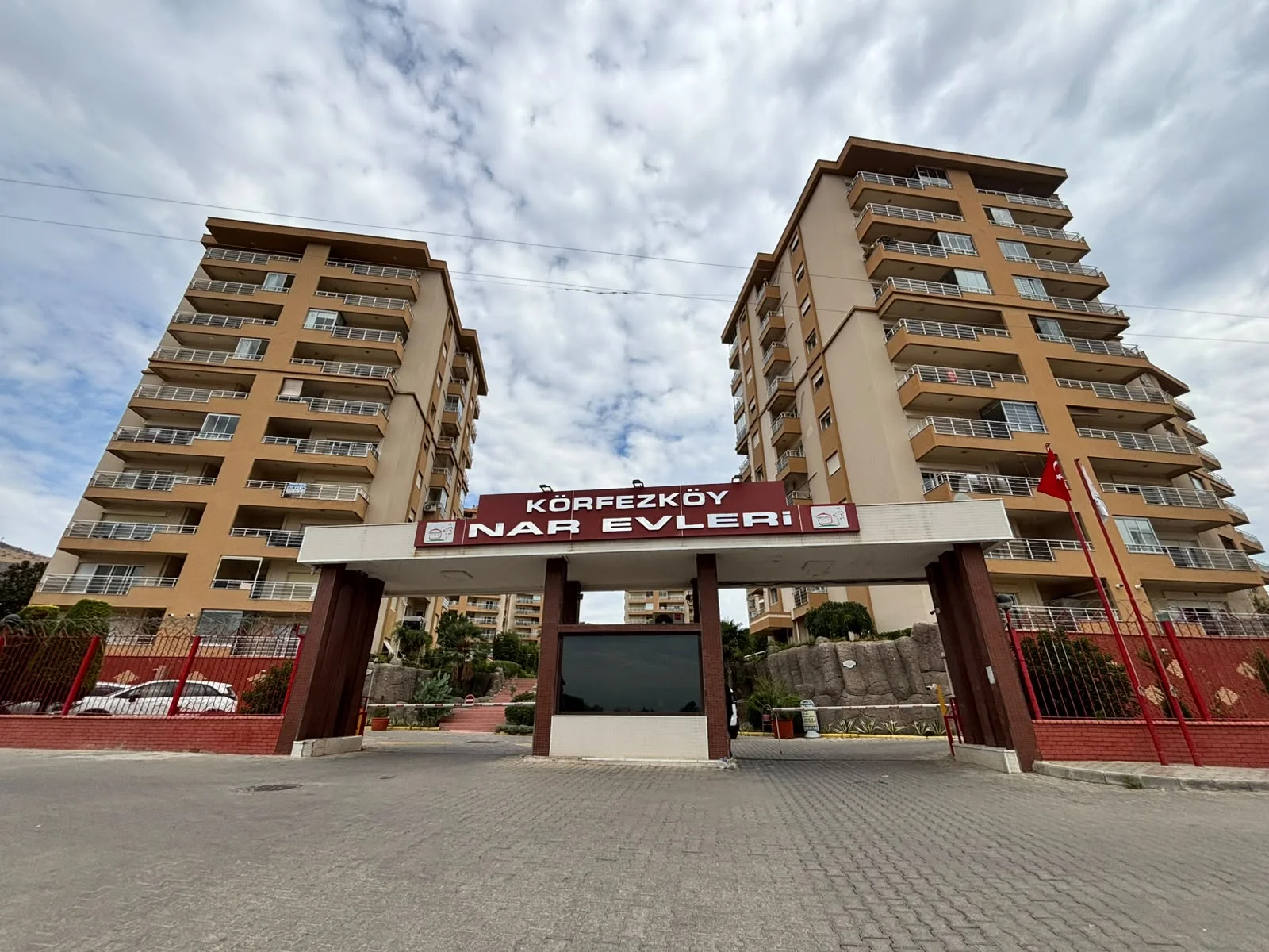 TURPA GAZİEMİR'DEN KÖRFEZKÖY NAR EVLERİNDE 3+1 DAİRE